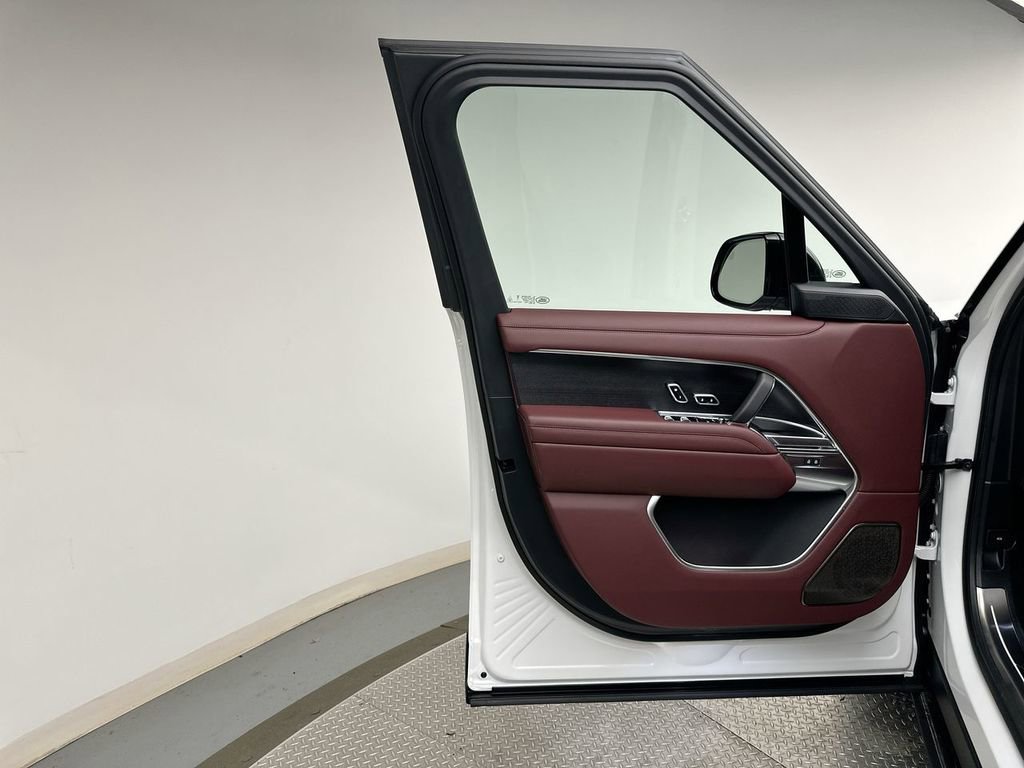 New 2026 Land Rover Range Rover Long Wheelbase Autobiography image 18