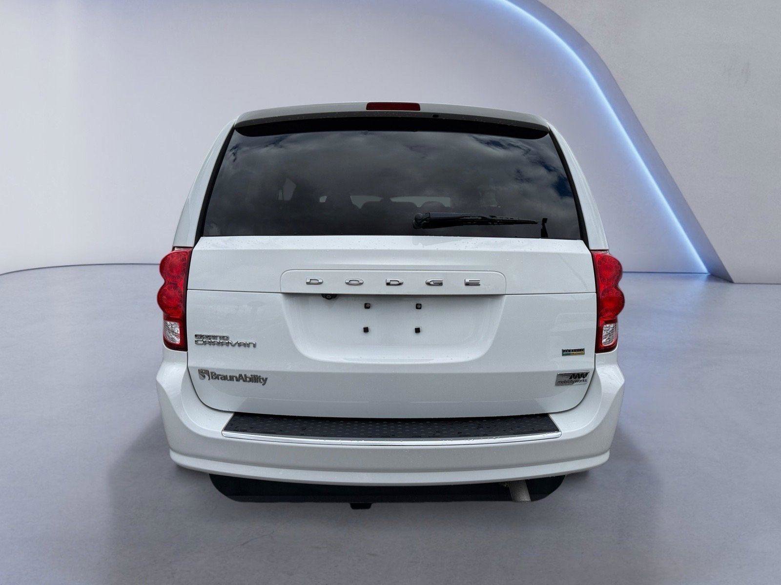 Used 2019 Dodge Grand Caravan SE image 4