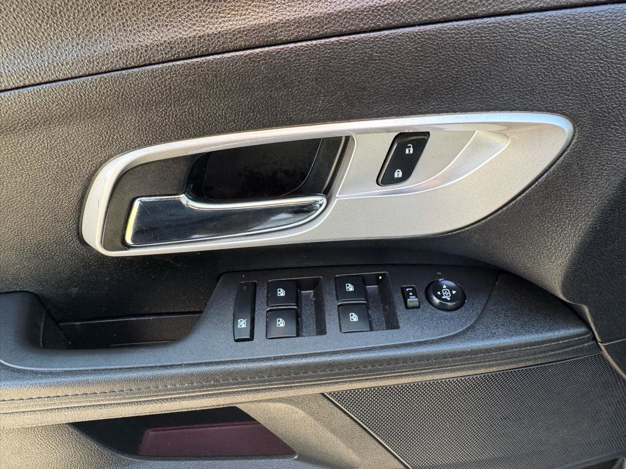 Used 2017 Chevrolet Equinox LS FWD image 25