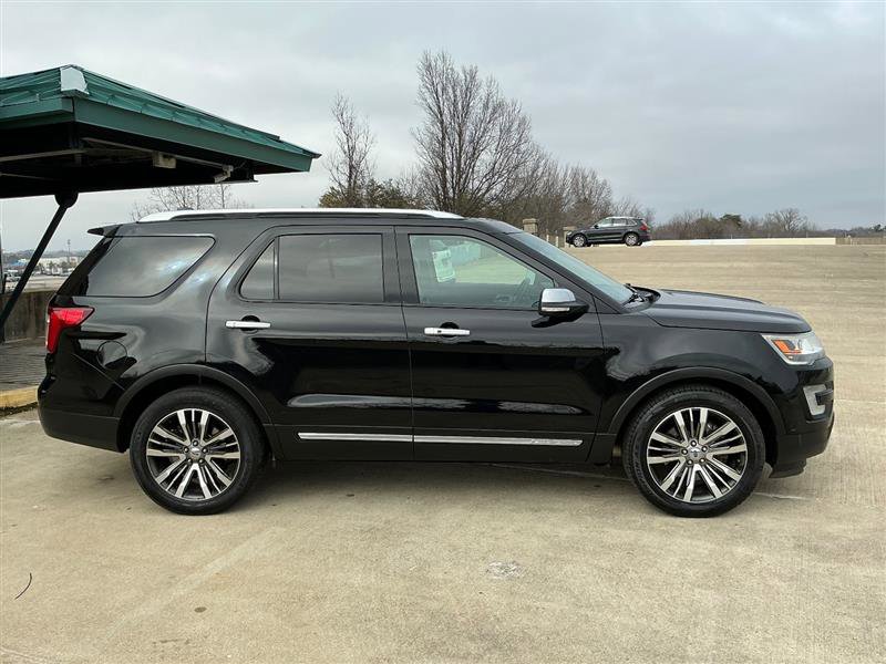 Used 2017 Ford Explorer Platinum image 8