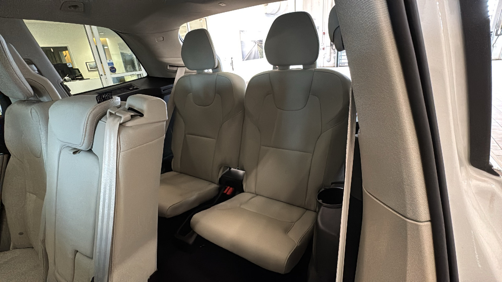 Used 2022 Volvo XC90 T6 Momentum w/ Advanced Package AWD/4WD image 29