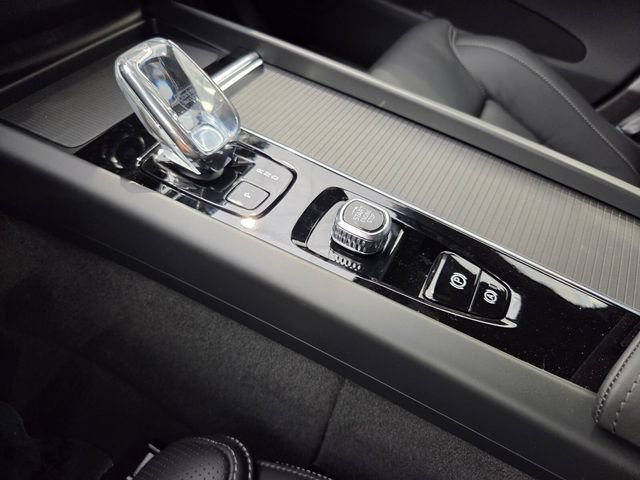New 2026 Volvo XC60 B5 Ultra w/ Protection Package Premier AWD/4WD image 18