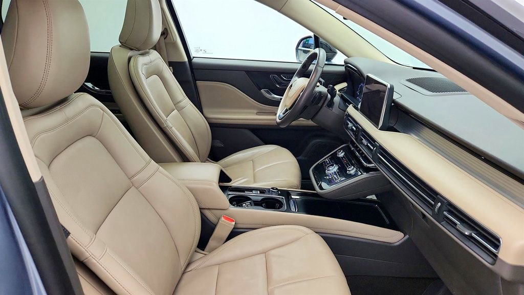 Used 2022 Lincoln Corsair AWD w/ Premium Package image 24