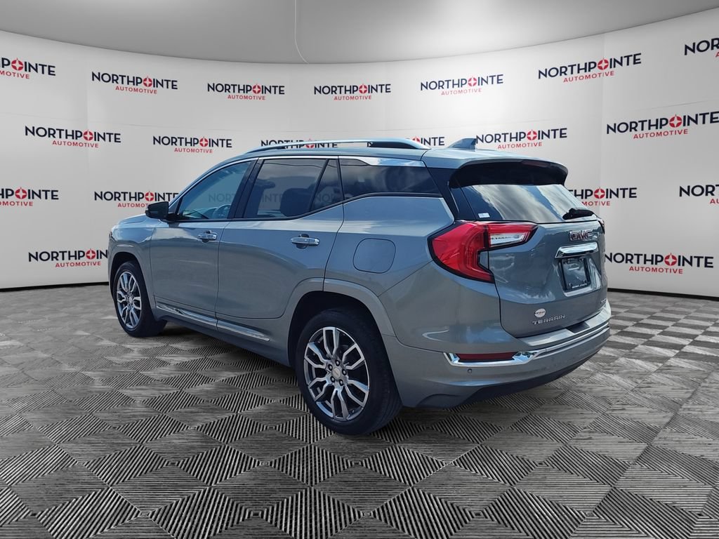 Used 2023 GMC Terrain Denali w/ Denali Premium Package AWD/4WD image 4