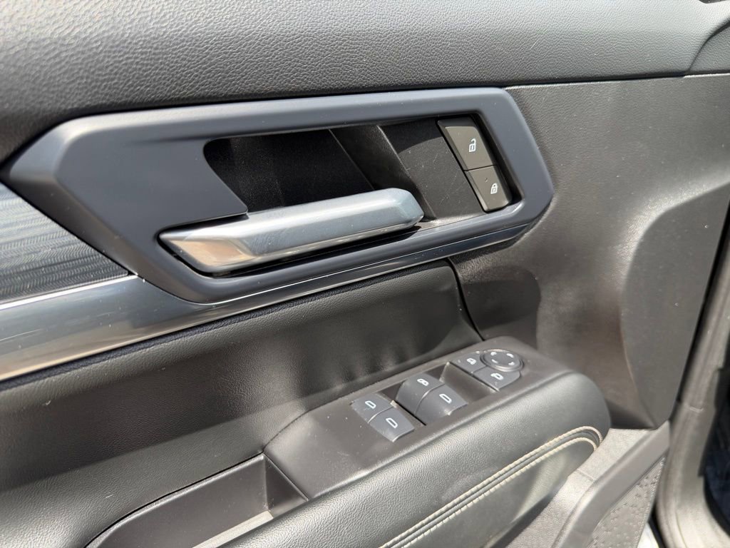 Used 2025 GMC Terrain Elevation AWD/4WD image 17