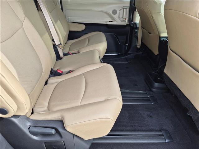Certified 2024 Toyota Sienna XLE FWD image 21