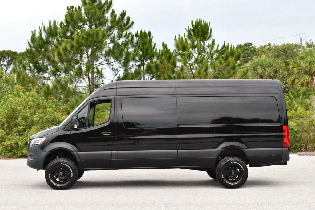 Used 2024 Mercedes-Benz Sprinter 2500 image 28