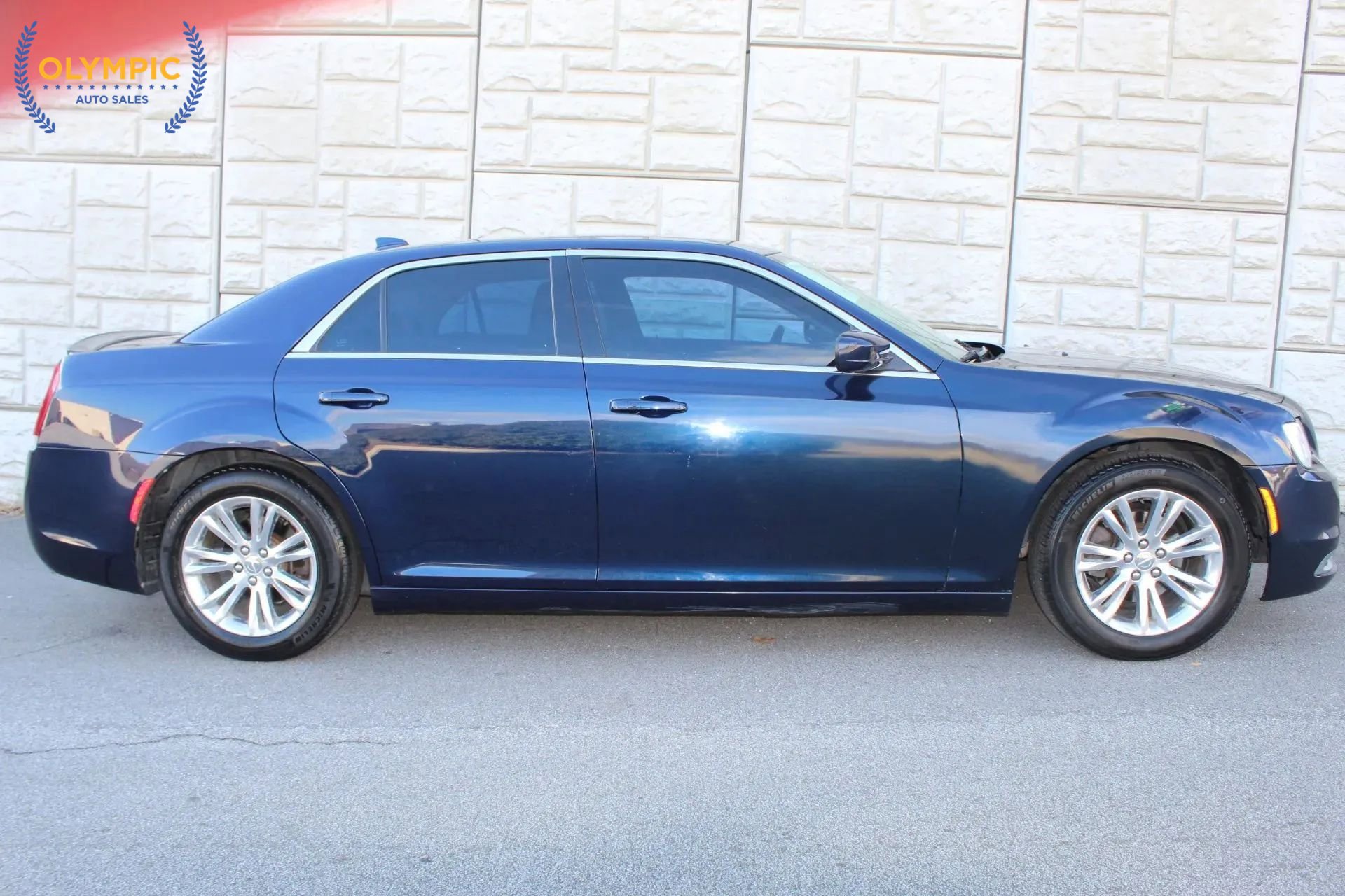 Used 2017 Chrysler 300 Limited image 9