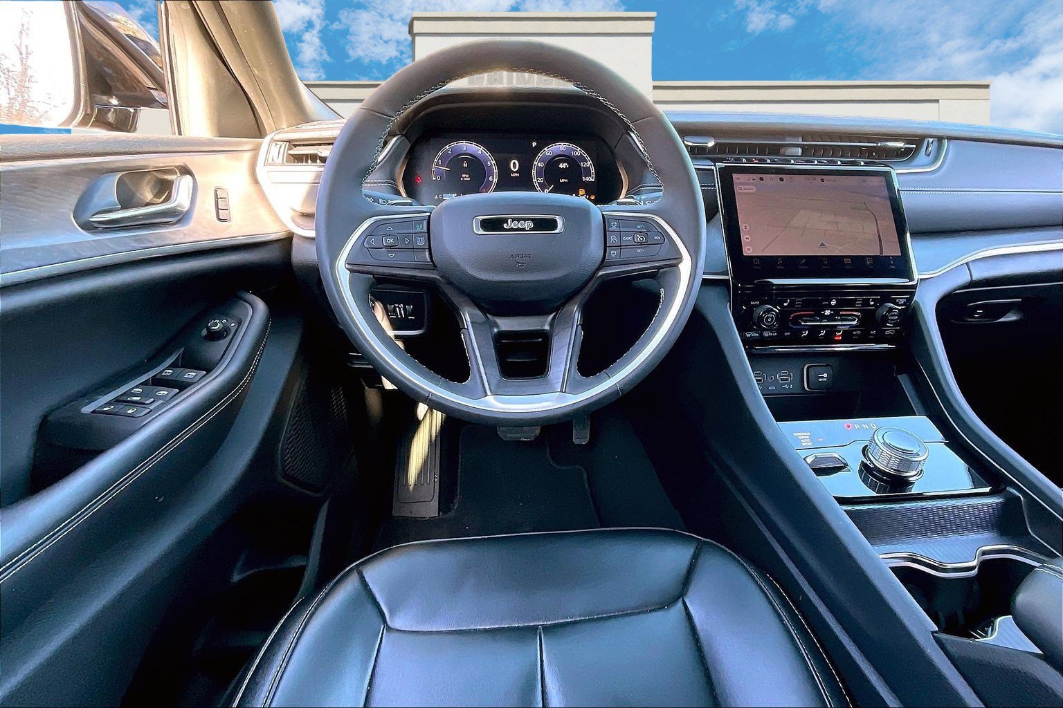 Certified 2024 Jeep Grand Cherokee Limited image 5