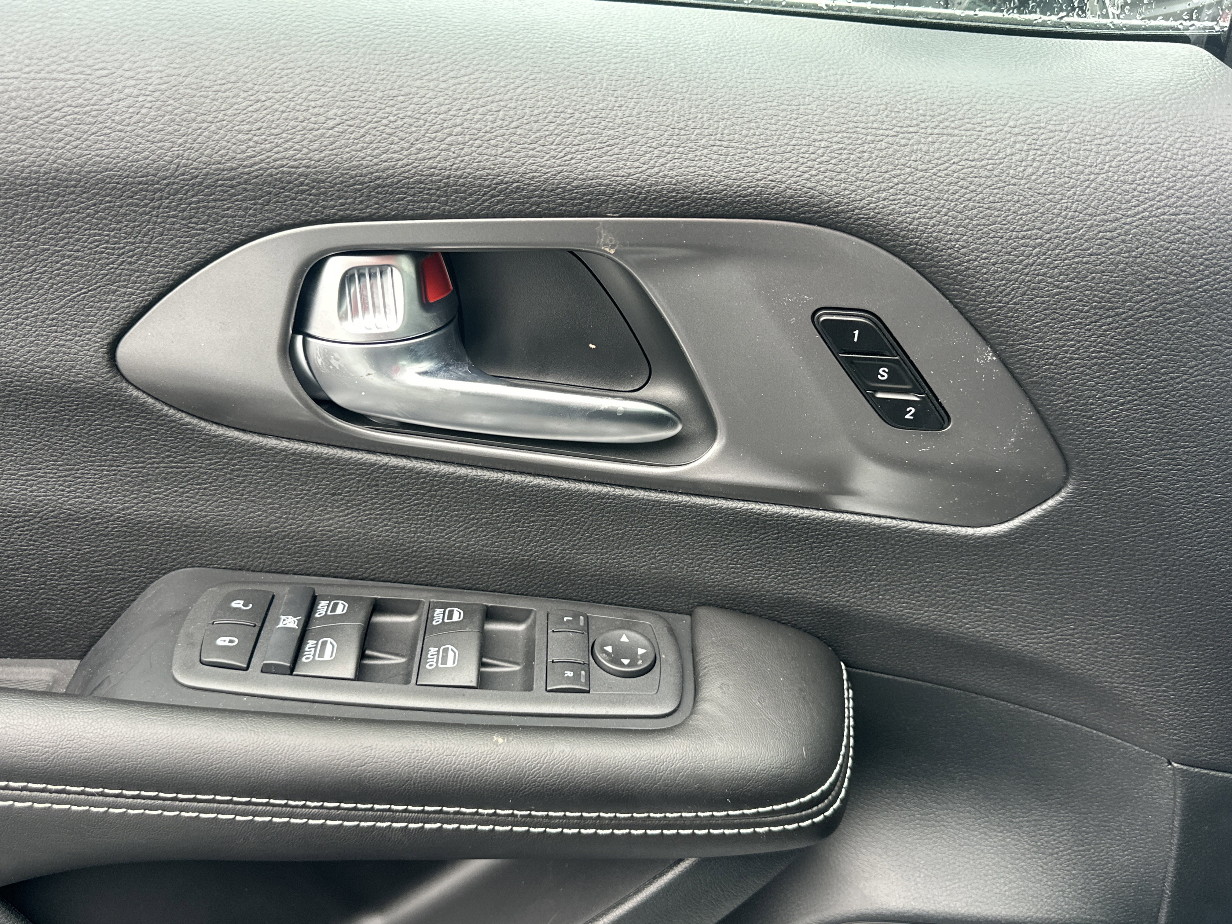 New 2026 Chrysler Pacifica Select AWD/4WD image 11