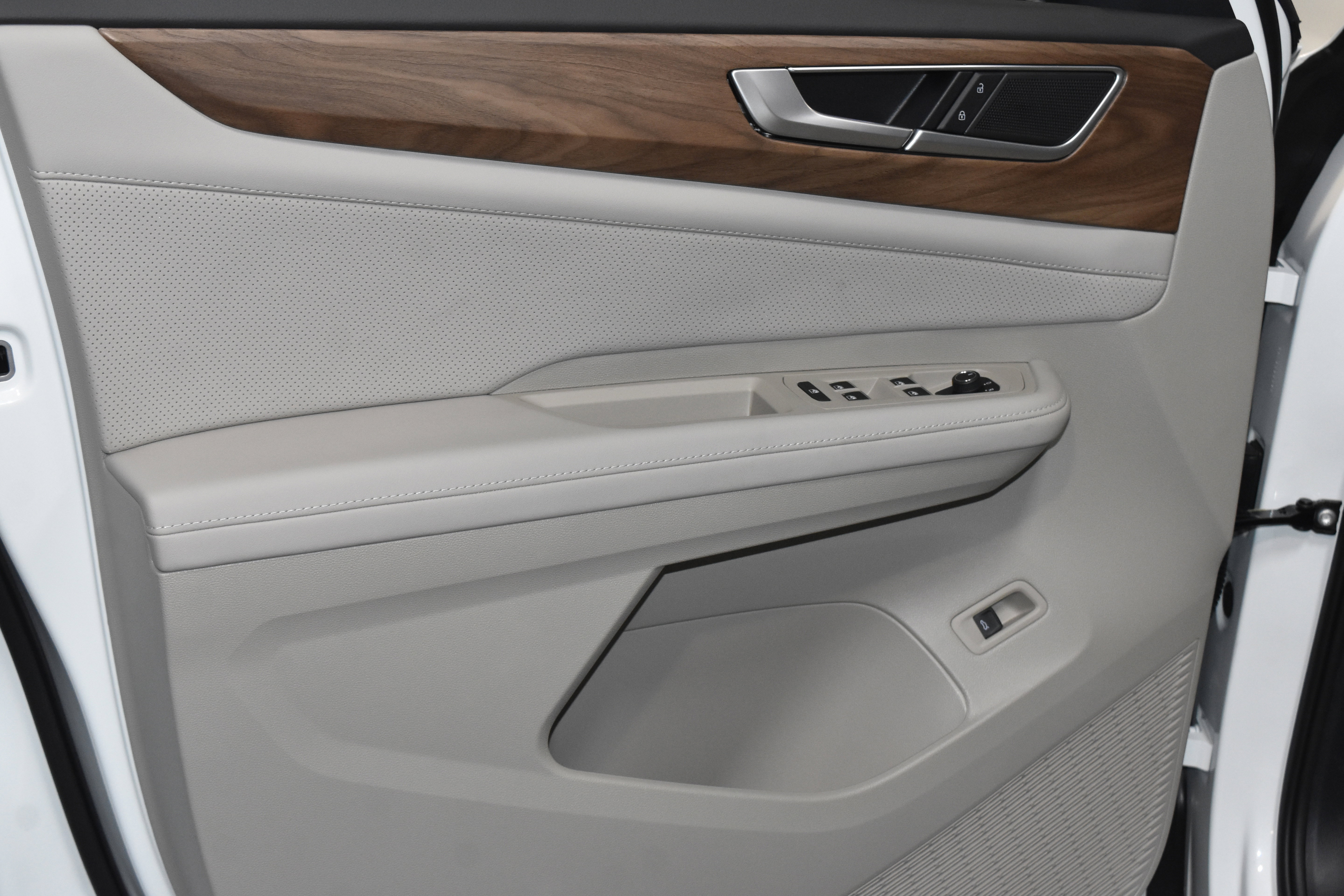 New 2026 Volkswagen Atlas SE FWD image 3