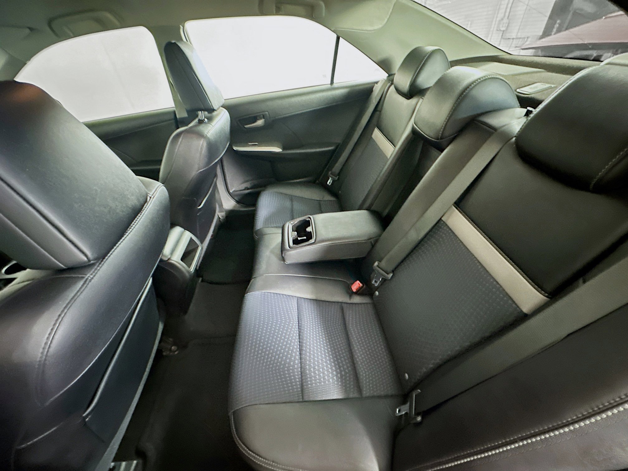 Used 2013 Toyota Camry L image 23