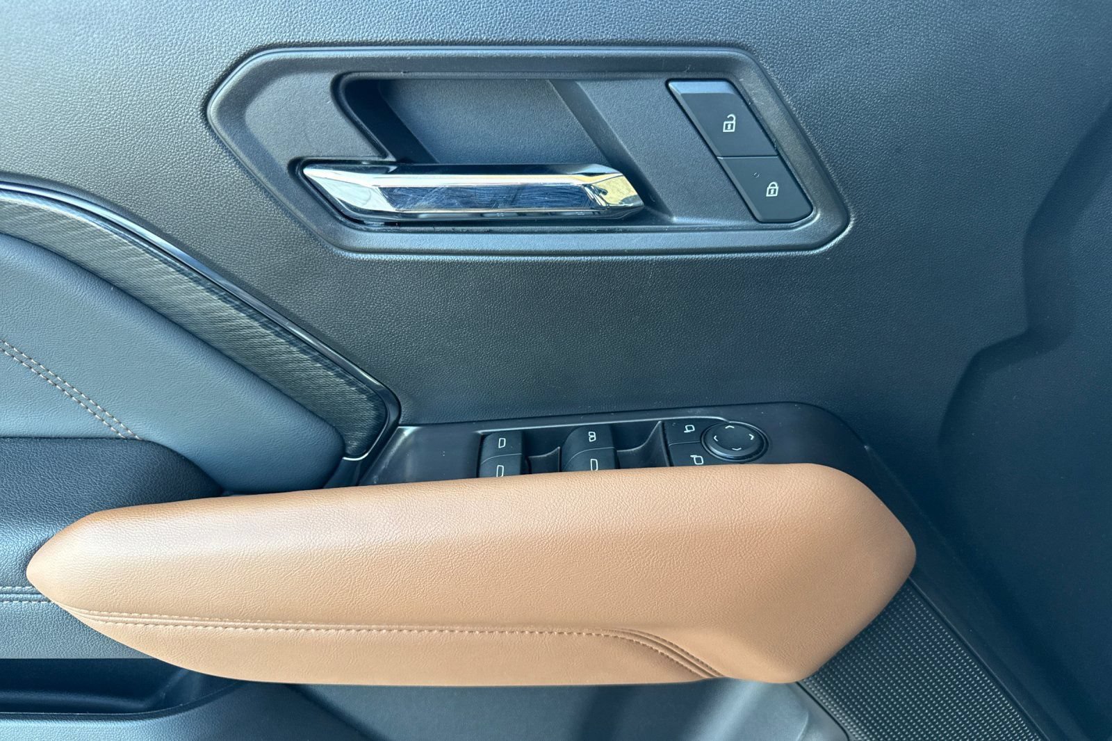 Certified 2025 GMC Canyon AT4 AWD/4WD image 11