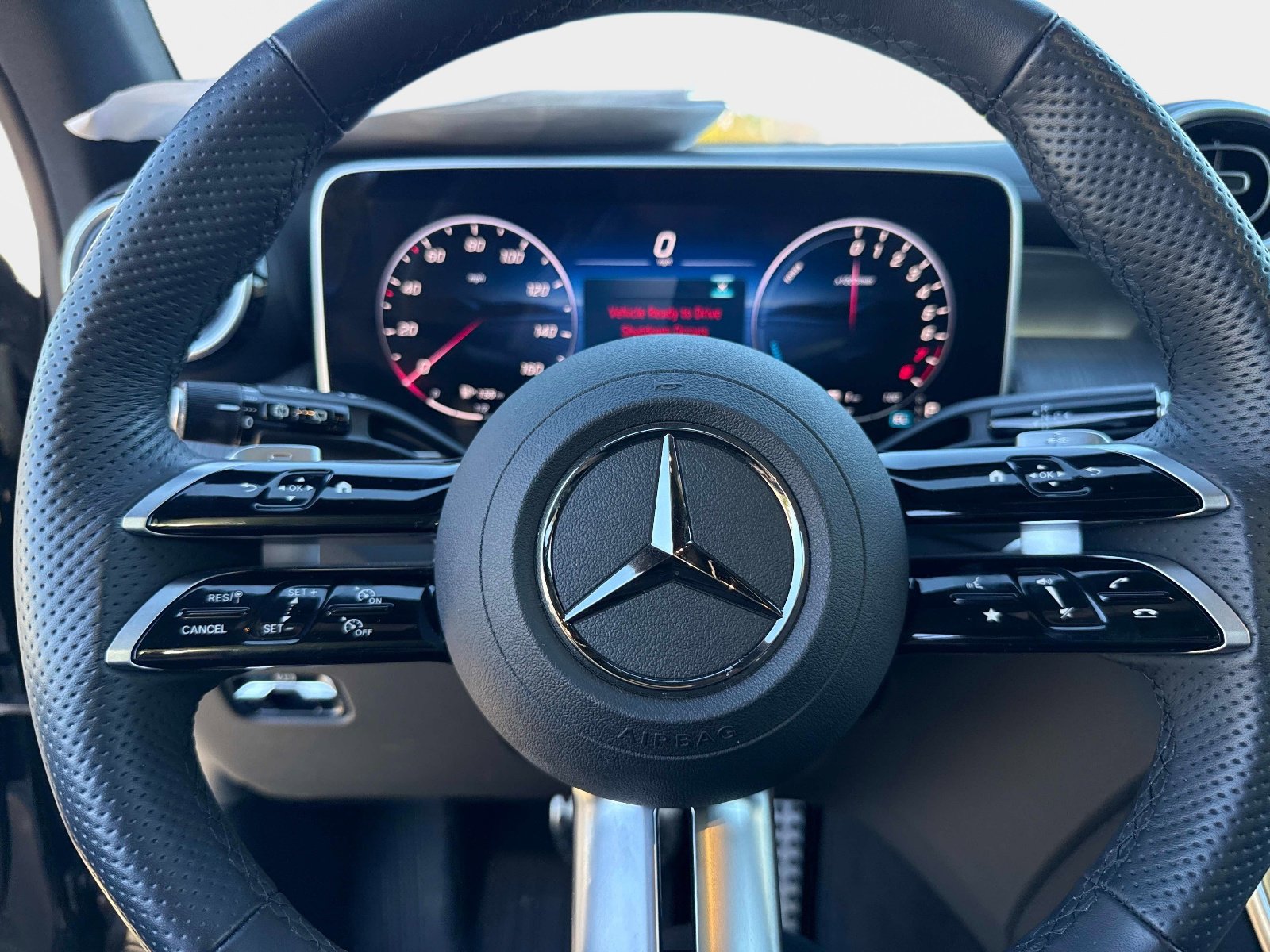 Used 2025 Mercedes-Benz GLC 350e 4MATIC image 29