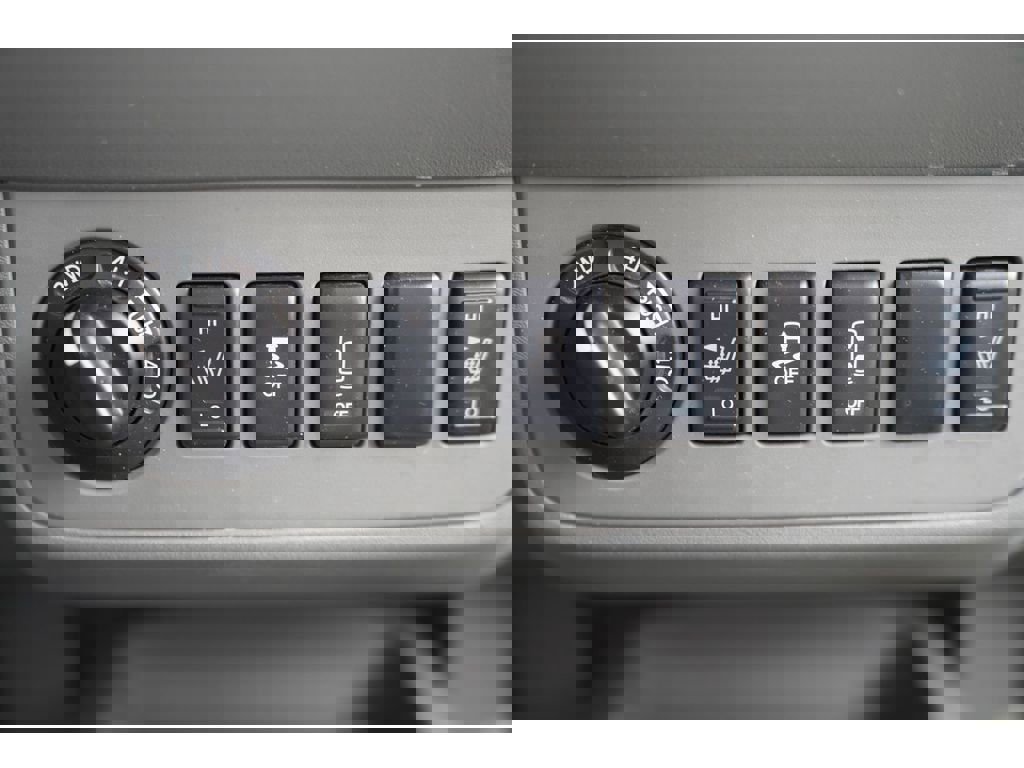 Used 2014 Nissan Frontier SV w/ SV Value Truck Package image 21