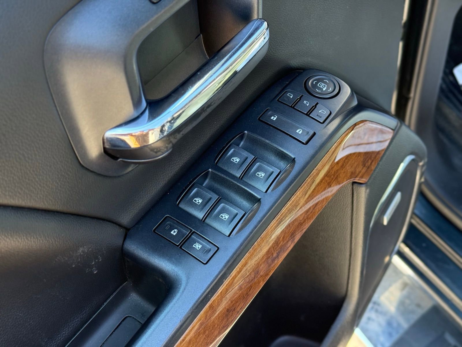 Used 2019 Chevrolet Silverado 2500 High Country w/ Duramax Plus Package image 18