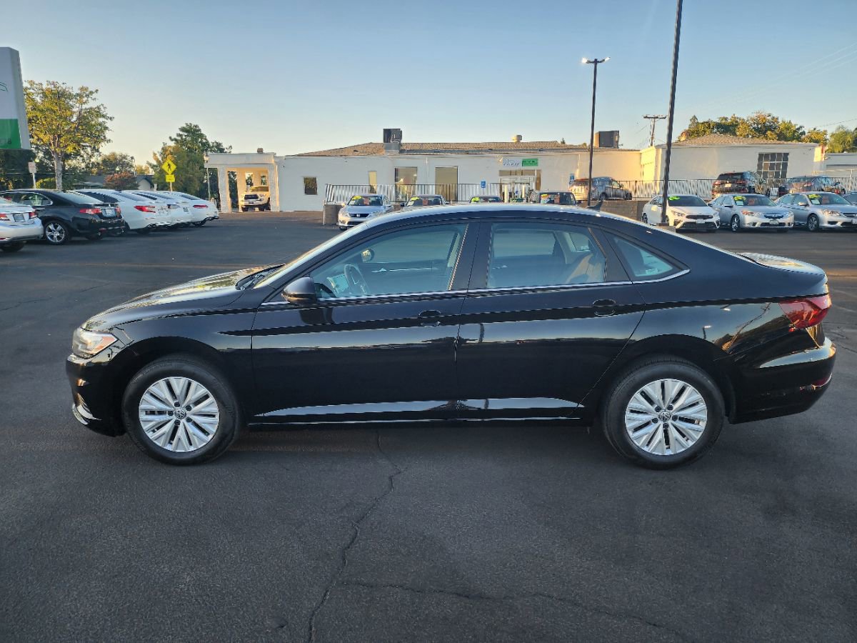 Used 2020 Volkswagen Jetta SE image 2