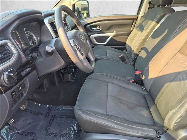 Used 2017 Nissan Titan SV AWD/4WD image 11