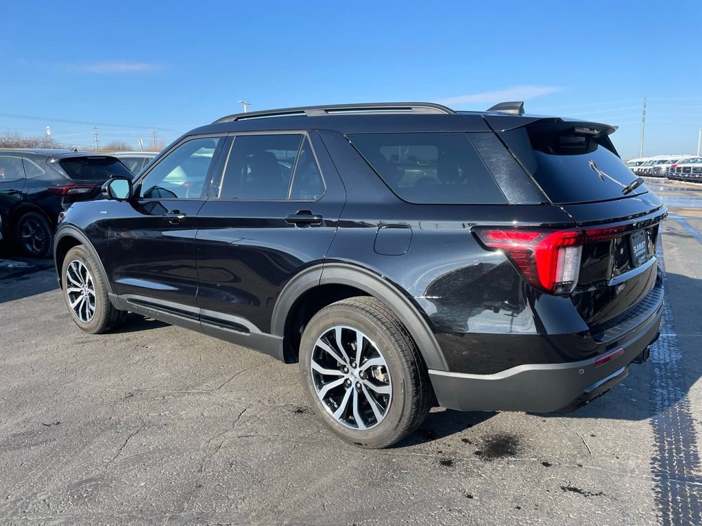 Used 2025 Ford Explorer ST-Line AWD/4WD image 5