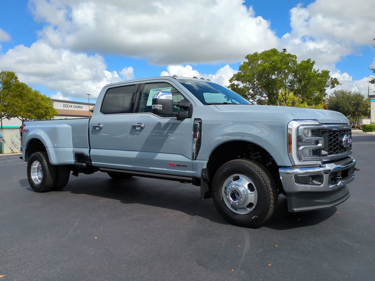 New 2026 Ford F350 4x4 Crew Cab DRW Super Duty image 2