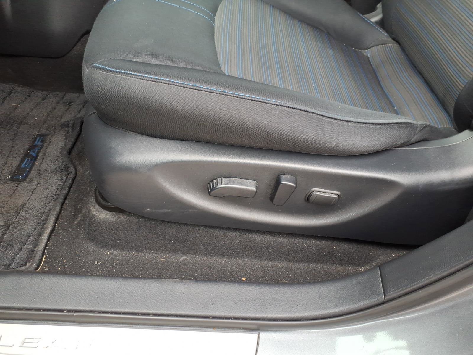Used 2019 Nissan Leaf SV w/ SV Technology Package image 3