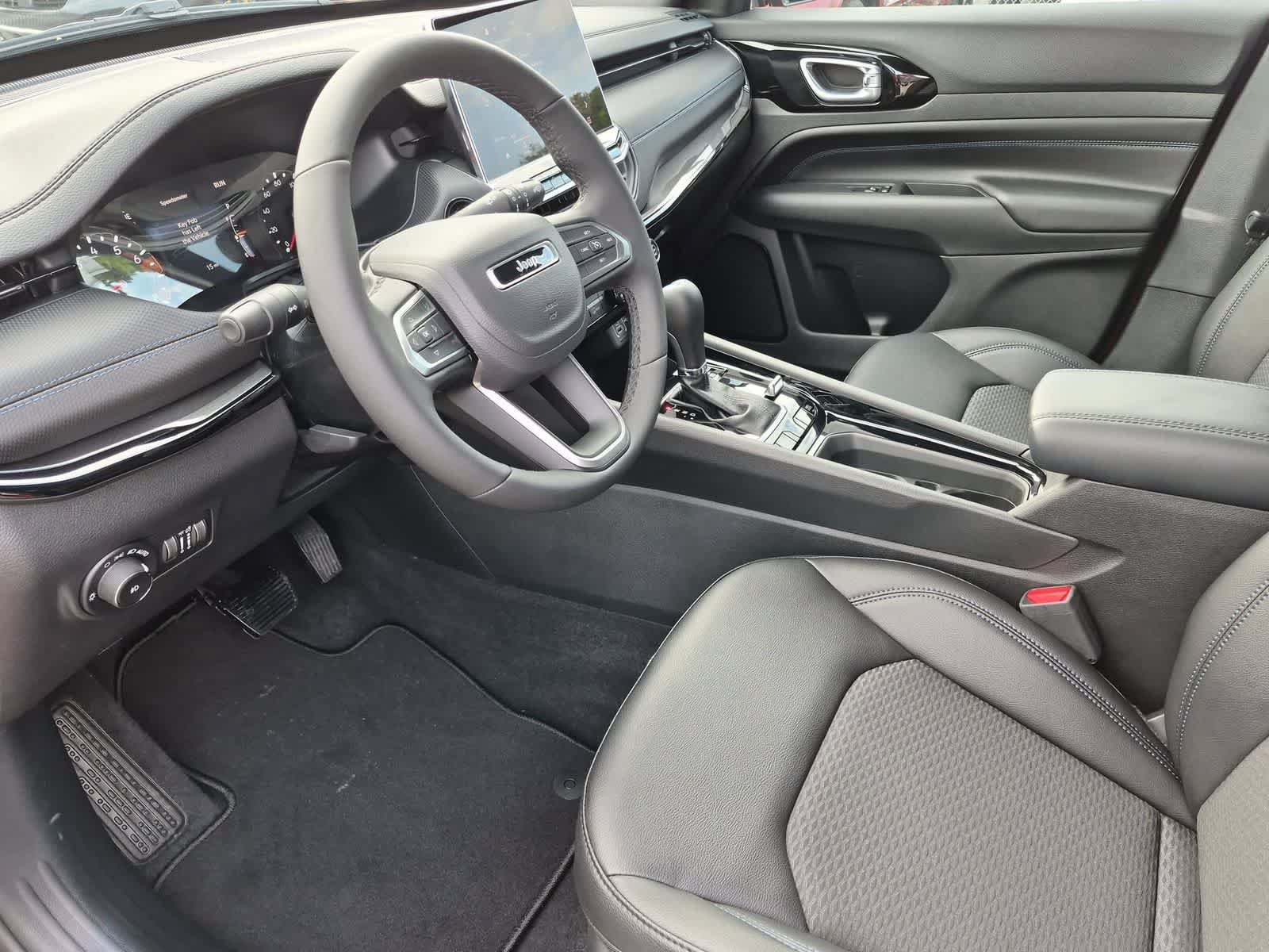 New 2026 Jeep Compass Latitude AWD/4WD image 2