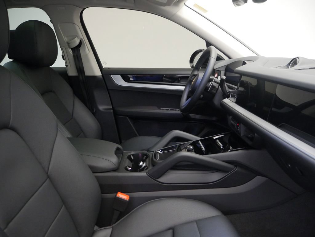 Certified 2024 Porsche Cayenne image 29