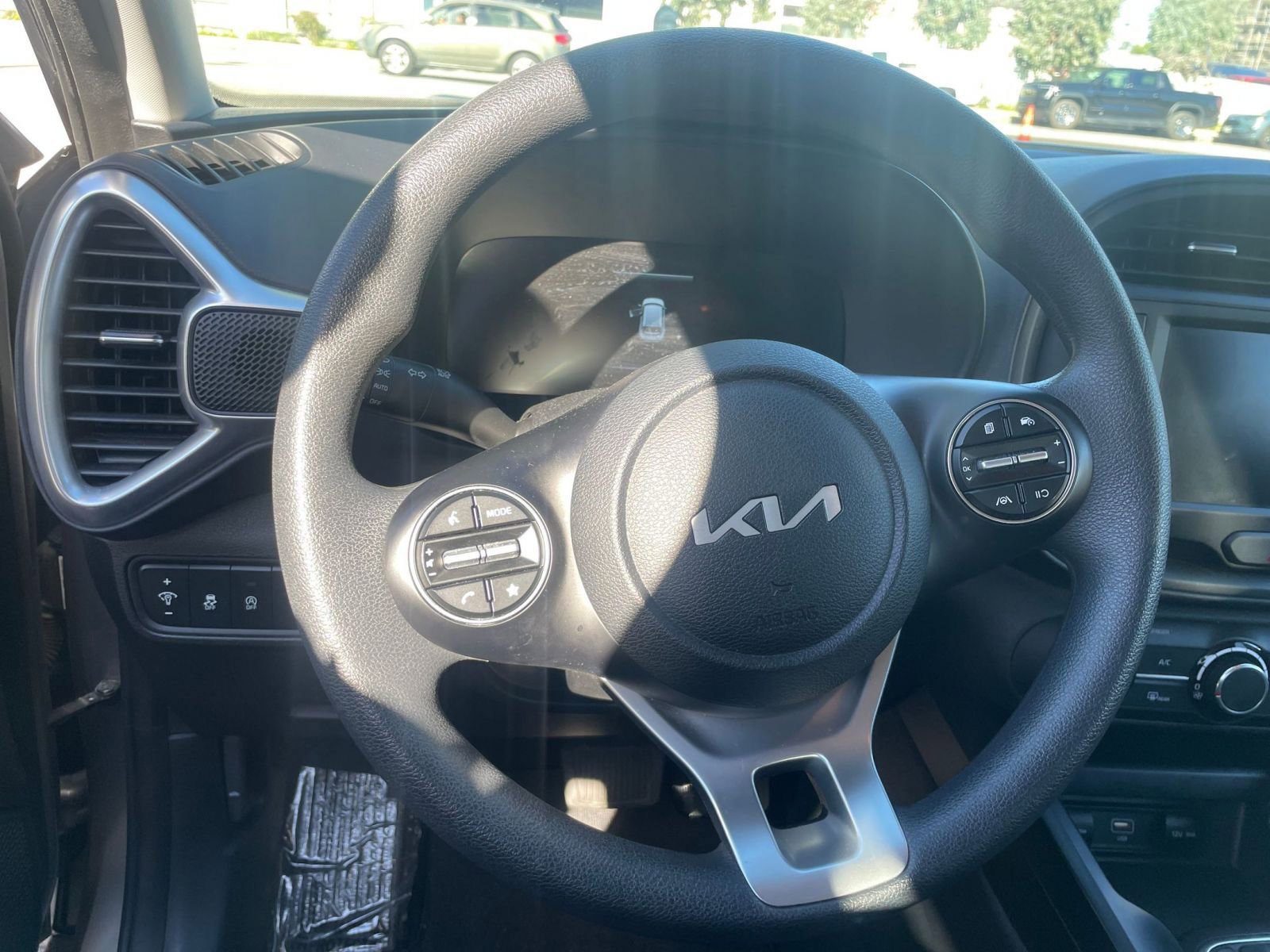 Used 2025 Kia Soul LX w/ LX Technology Package image 28