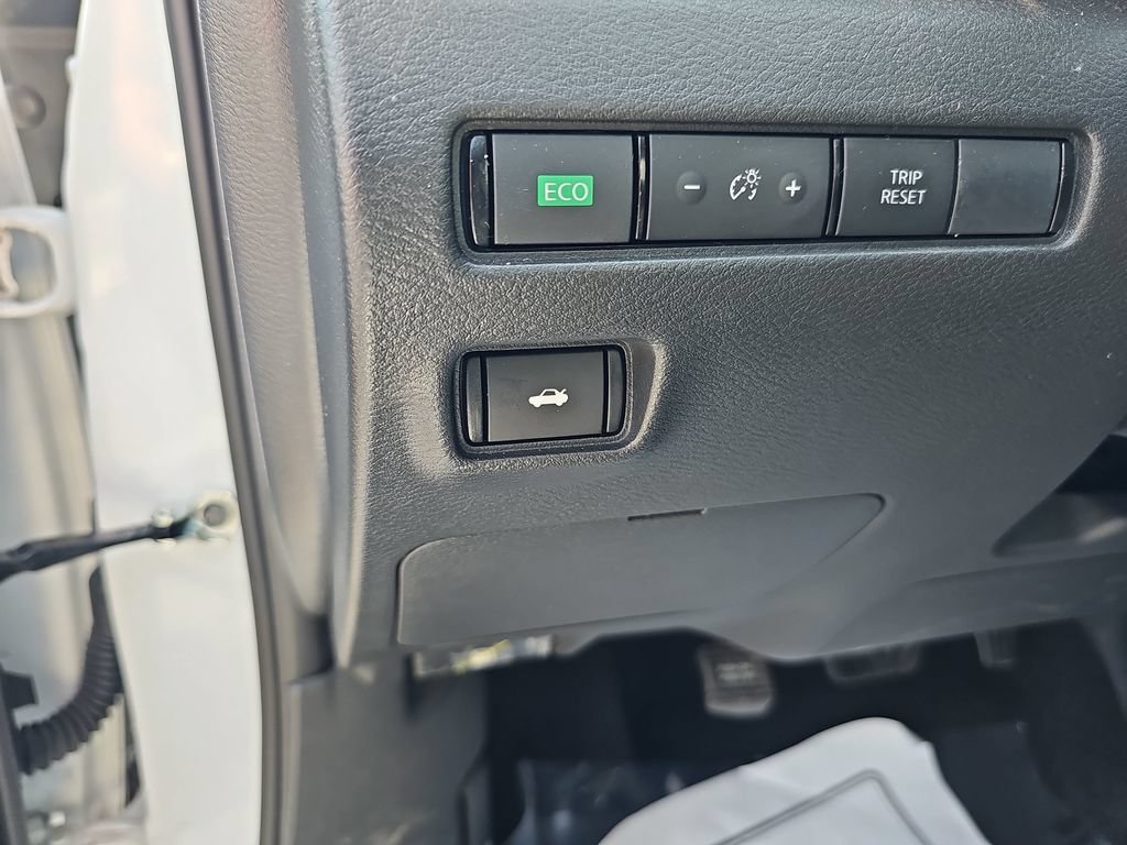 Used 2025 Nissan Sentra S FWD image 32