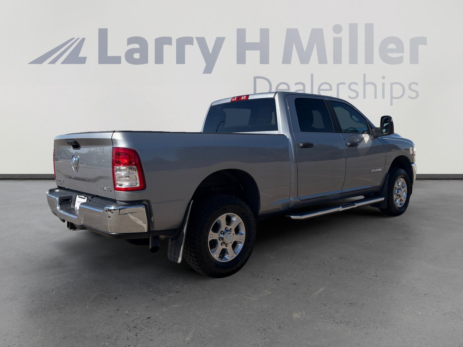 Used 2024 RAM 2500 Big Horn w/ Heated Seats & Wheel Group AWD/4WD image 6