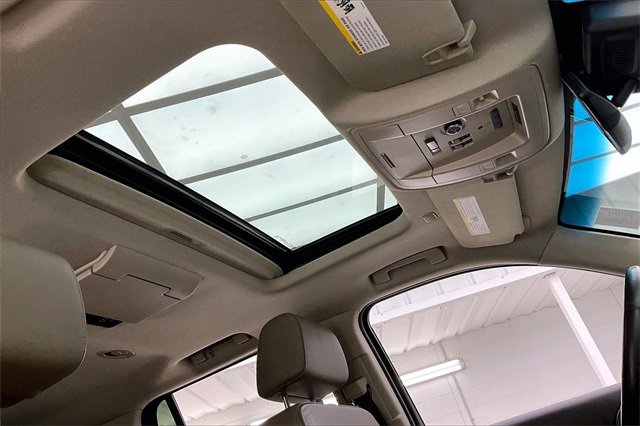 Used 2017 GMC Yukon SLT w/ Premium Edition image 13