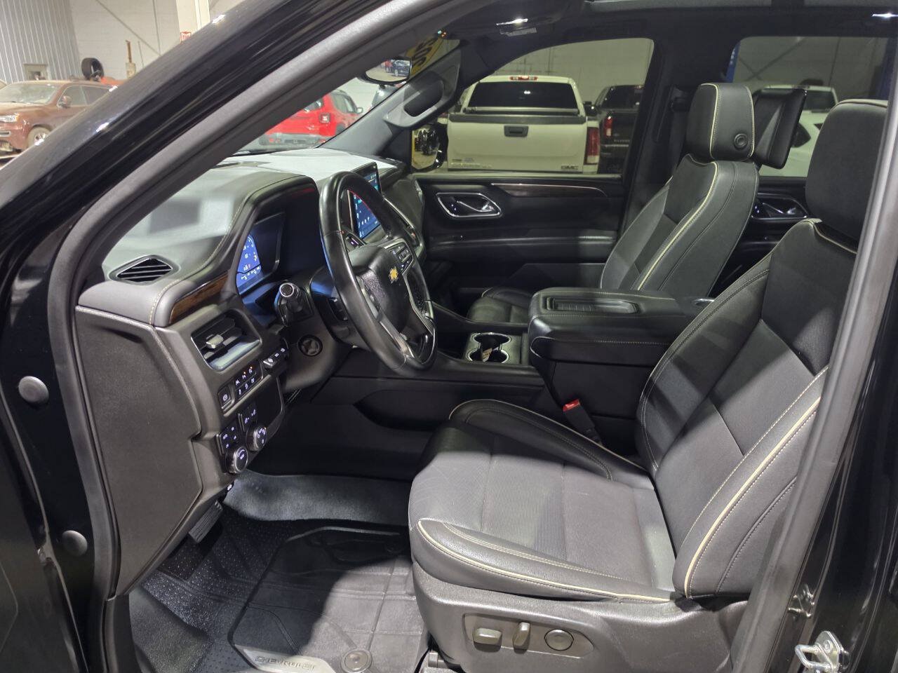 Used 2023 Chevrolet Suburban Premier AWD/4WD image 28