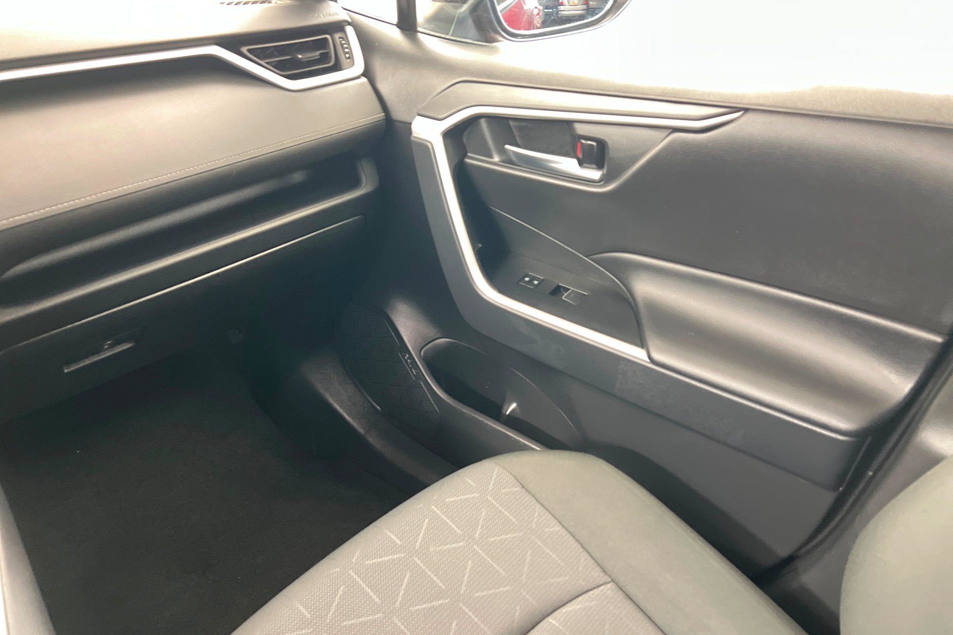 Used 2025 Toyota RAV4 XLE AWD/4WD image 10