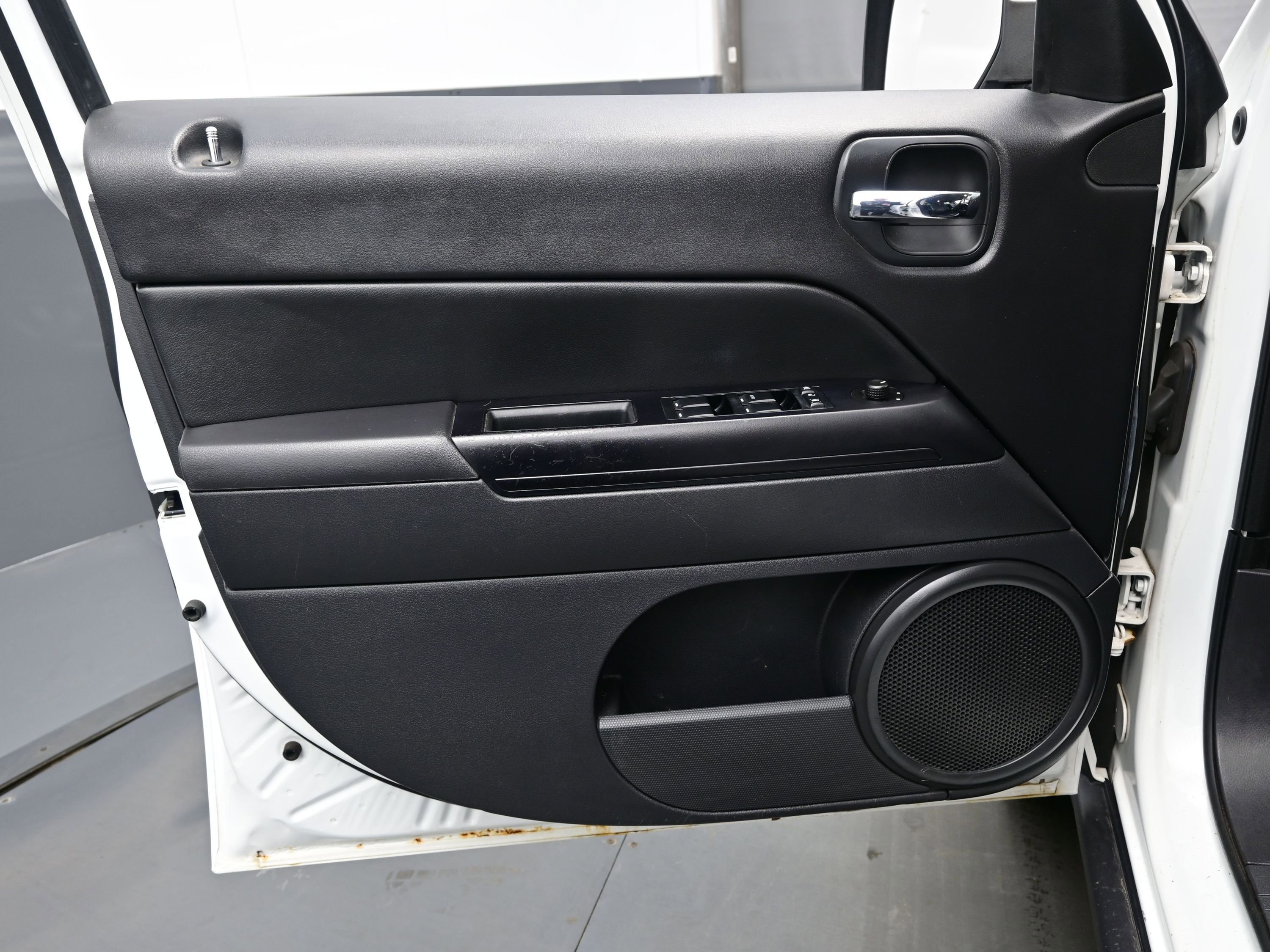 Used 2015 Jeep Patriot High Altitude image 9