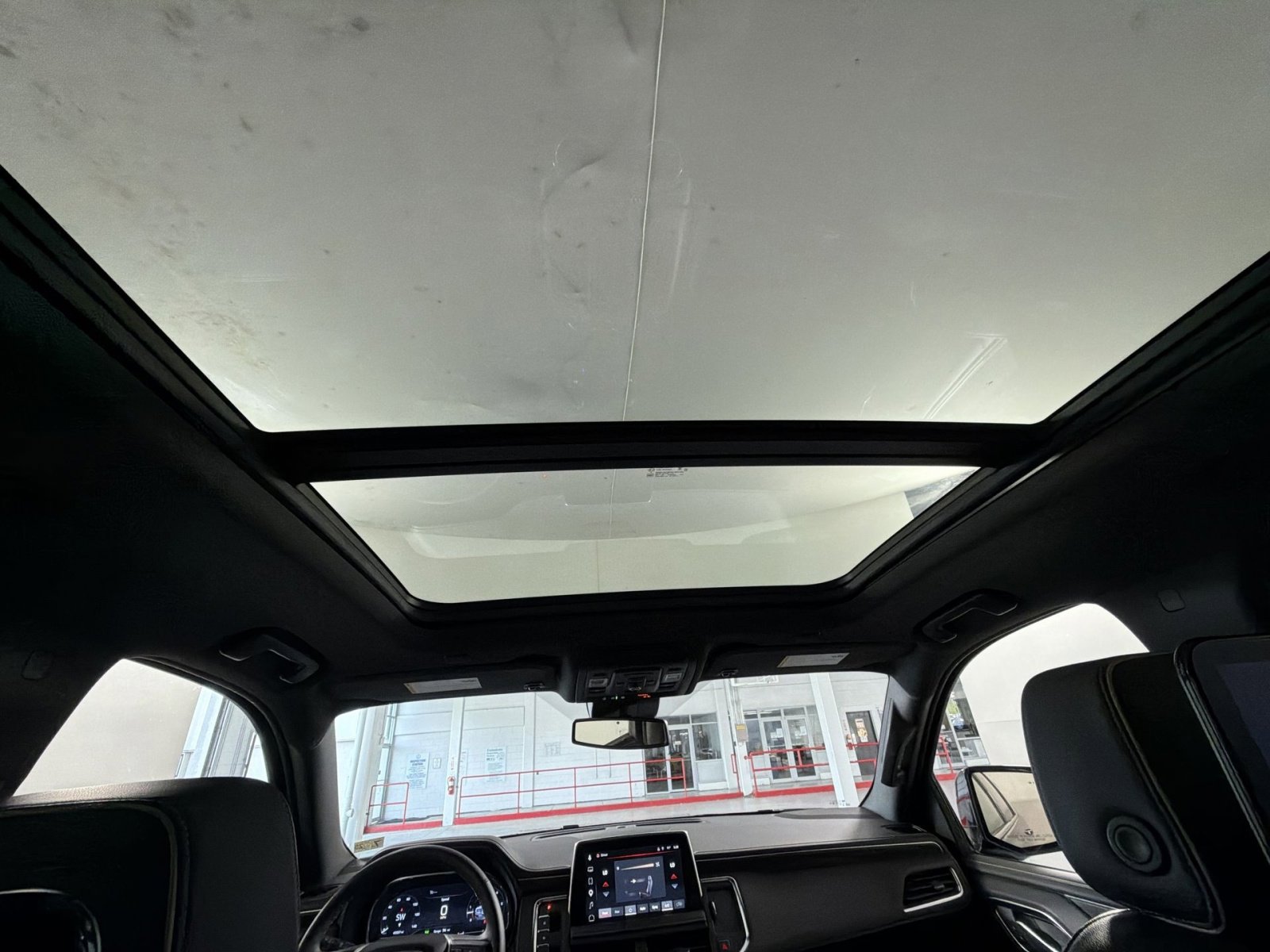 Used 2023 GMC Yukon XL SLT w/ SLT Premium Package image 24