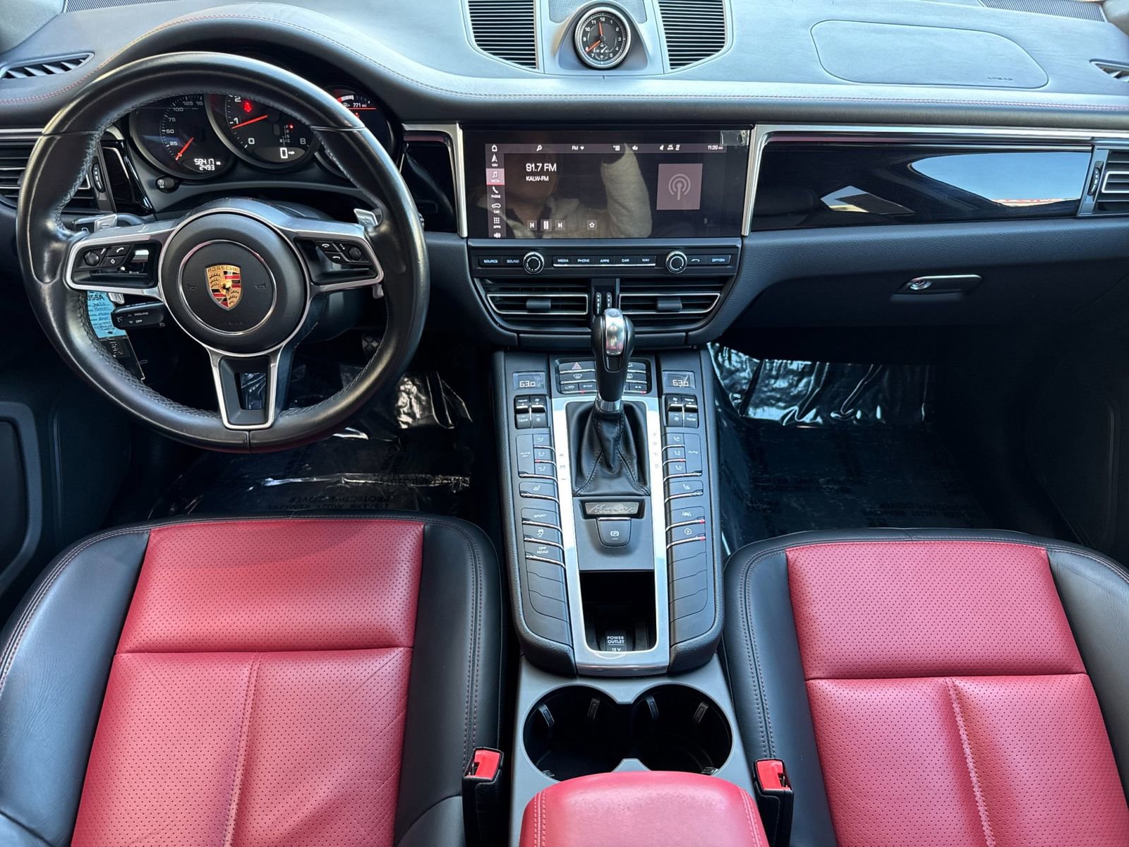 Certified 2020 Porsche Macan image 6