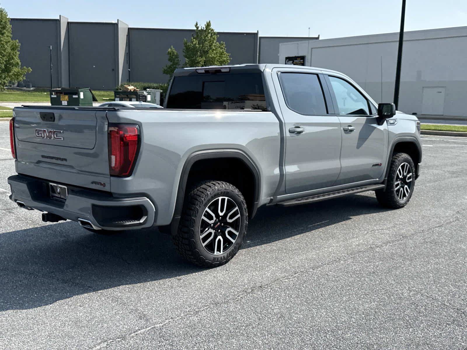 Used 2025 GMC Sierra 1500 AT4 w/ AT4 Premium Package AWD/4WD image 9