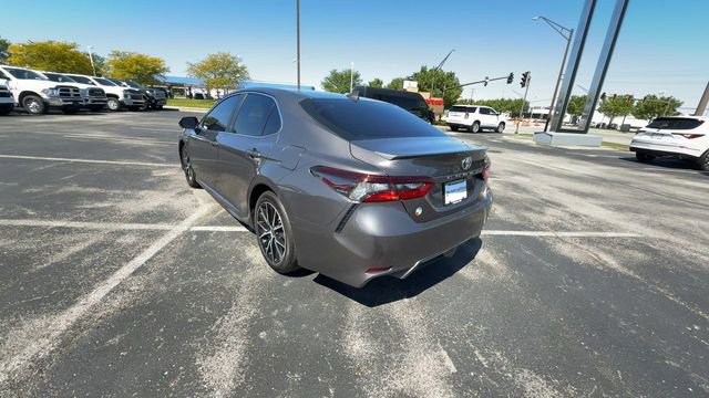 Used 2023 Toyota Camry SE w/ Cold Weather Package FWD image 6