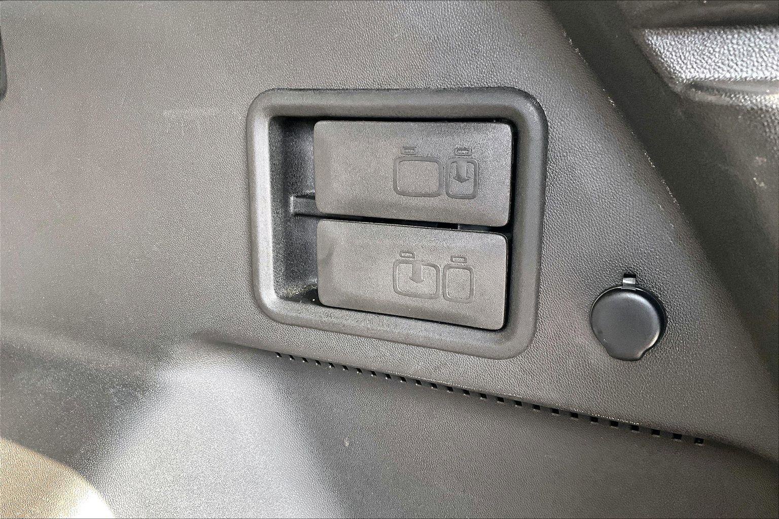 Used 2022 GMC Terrain SLT w/ Infotainment Package II image 36