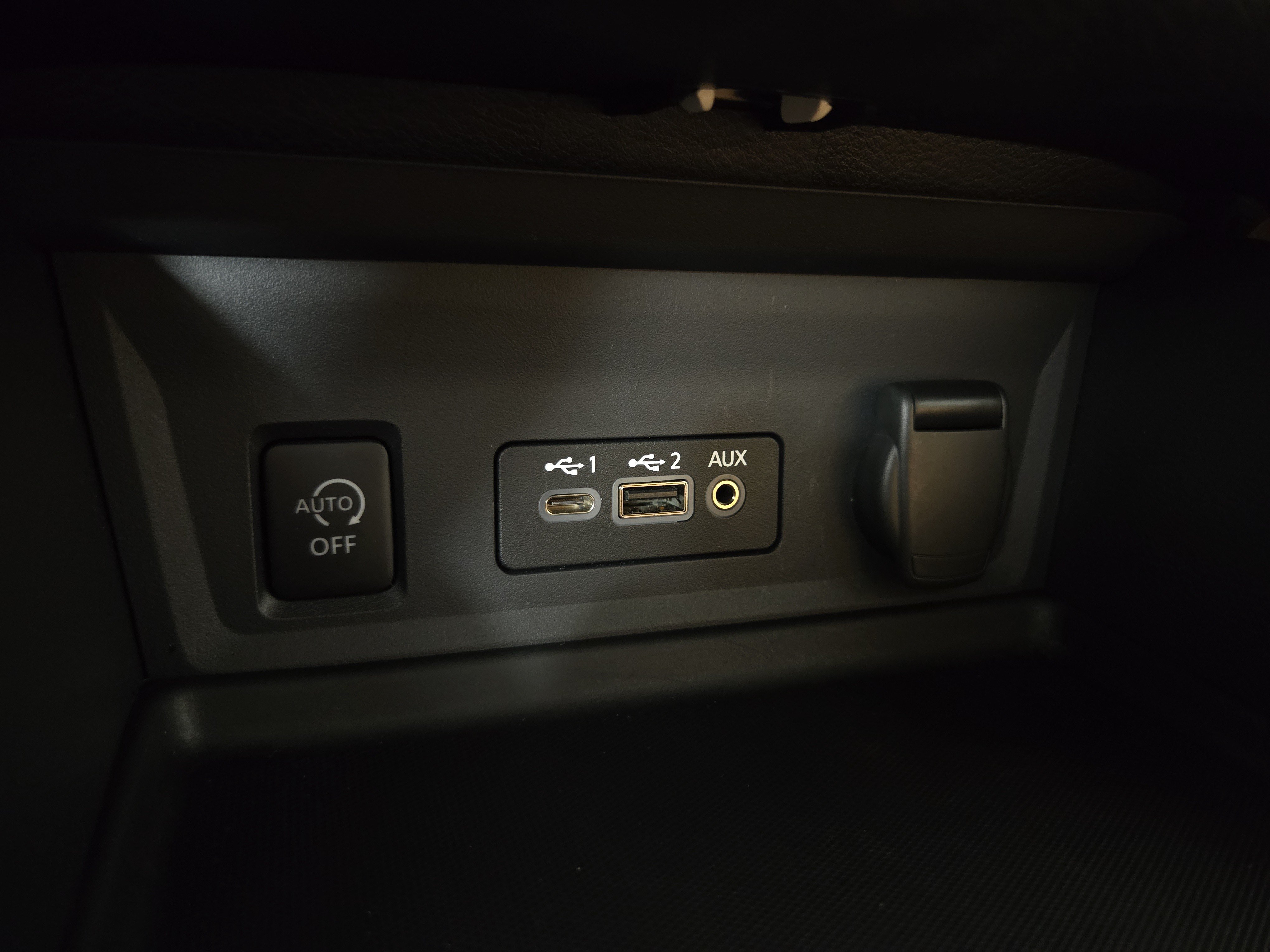 Used 2025 Nissan Sentra SV w/ SV Premium Package FWD image 28
