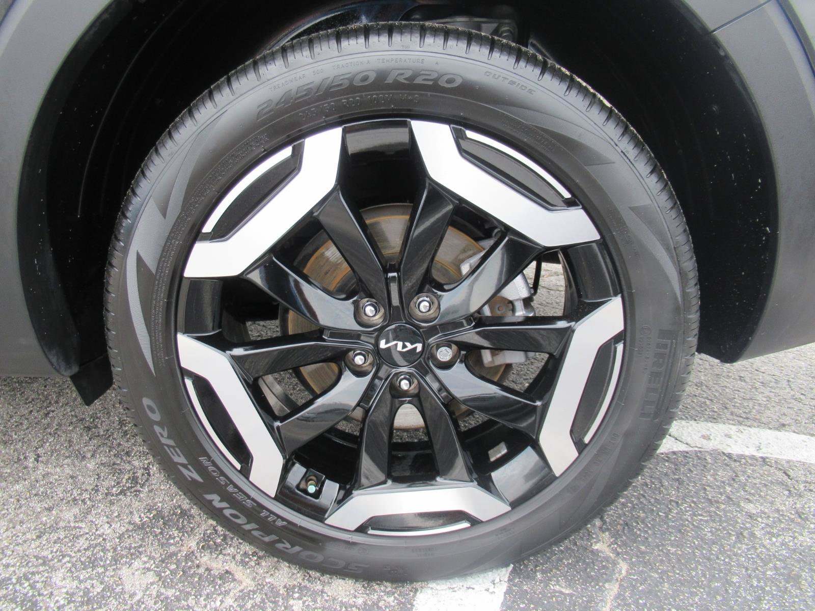 Used 2024 Kia Telluride EX w/ EX Captain's Chair Package FWD image 9
