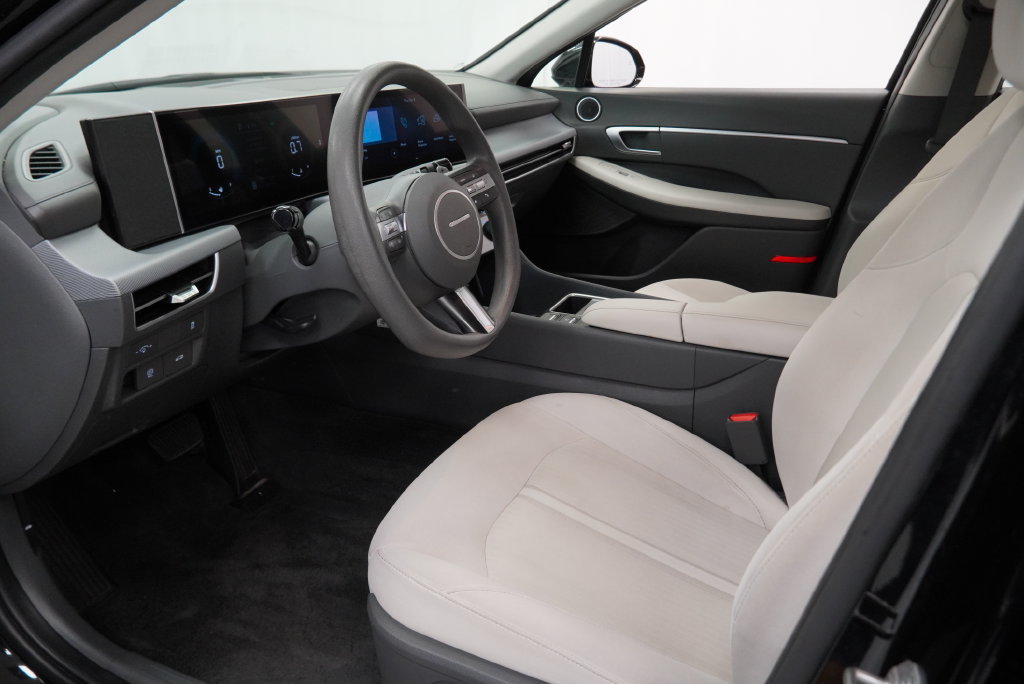Used 2025 Hyundai Sonata SEL FWD image 23