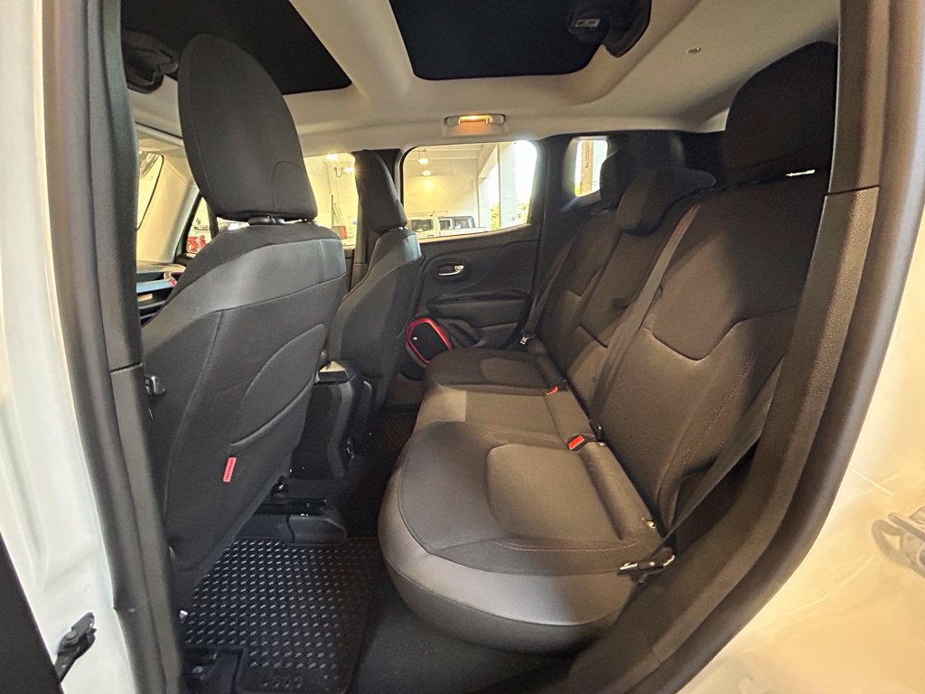 Used 2017 Jeep Renegade Trailhawk AWD/4WD image 34