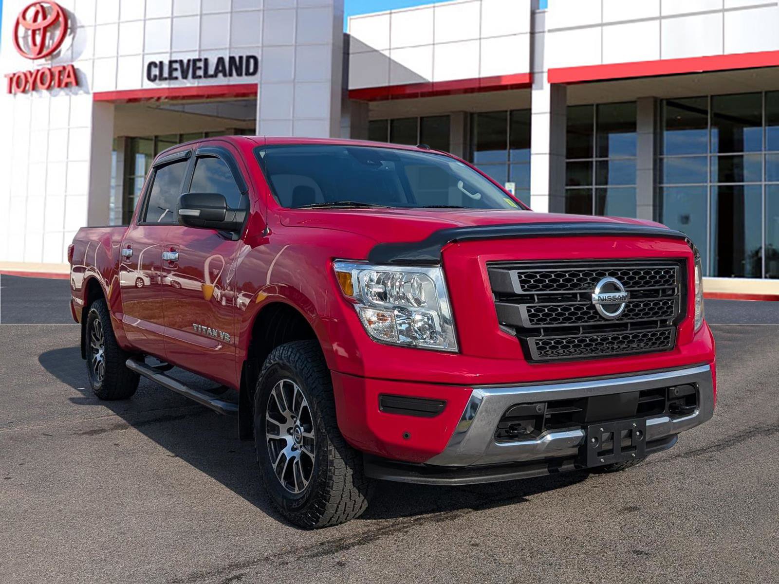 Used 2020 Nissan Titan SV w/ SV Convenience Package image 2