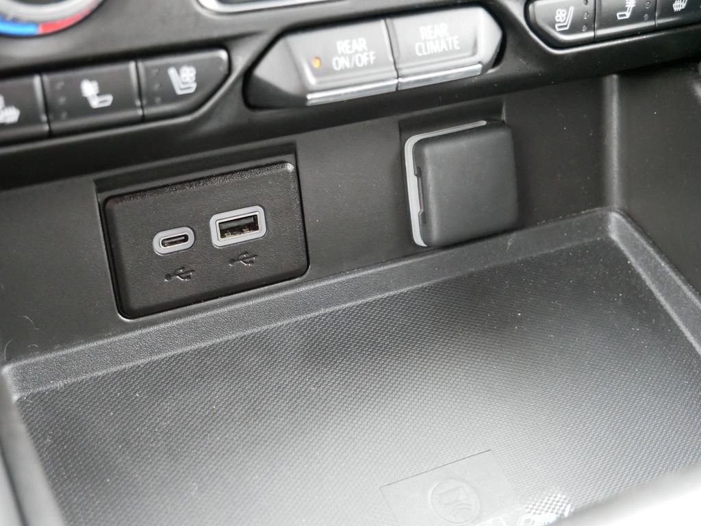 Used 2024 GMC Yukon AT4 image 20