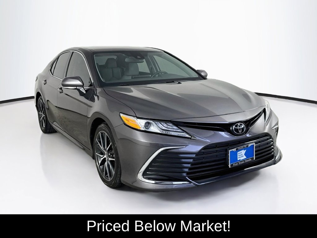 Used 2021 Toyota Camry XLE FWD image 1