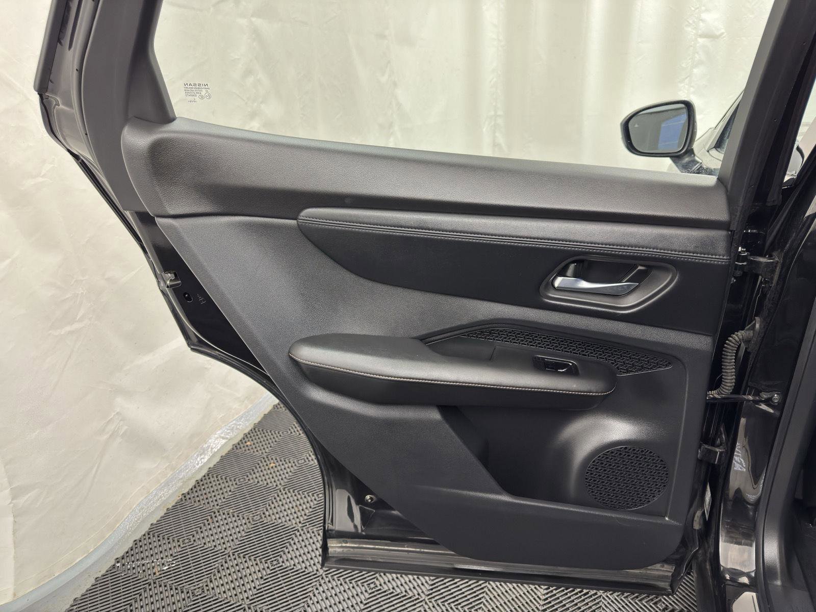 Used 2023 Nissan Ariya FWD image 25