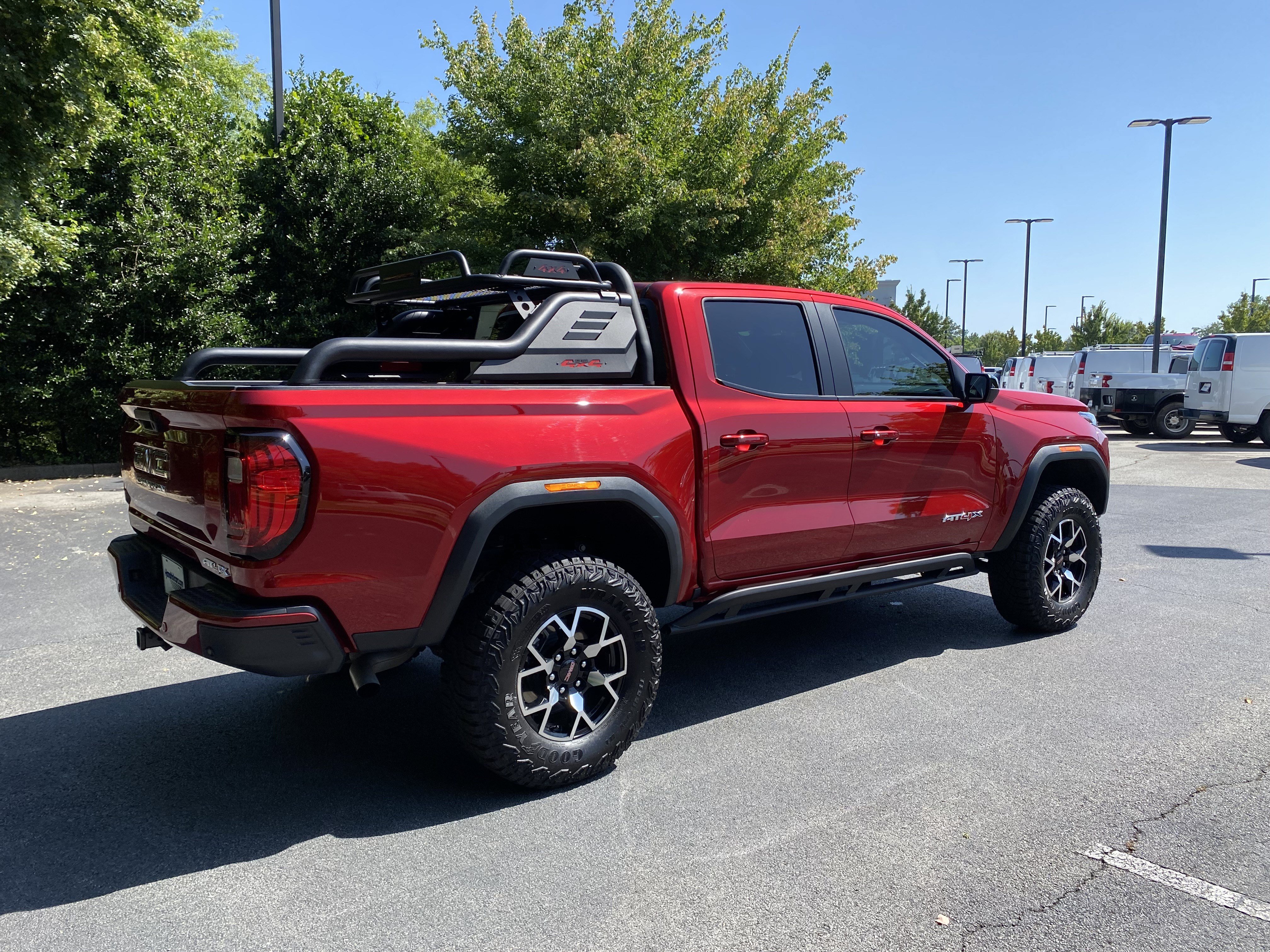 Used 2025 GMC Canyon AT4 w/ AT4X Package AWD/4WD image 9