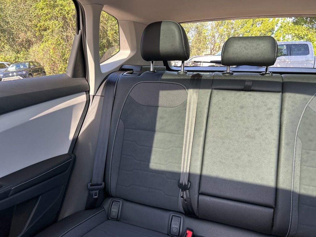 New 2026 Volkswagen Taos SE FWD image 12