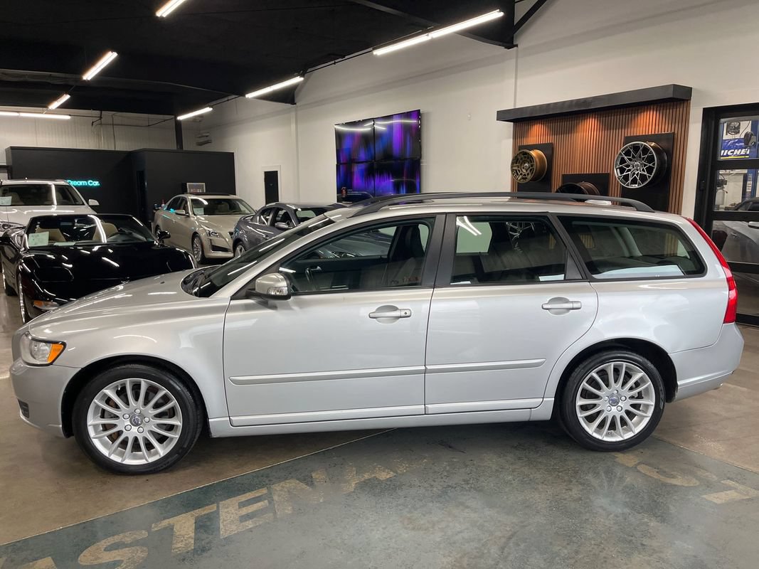 Used 2011 Volvo V50 T5 w/ Preferred Pkg FWD image 6